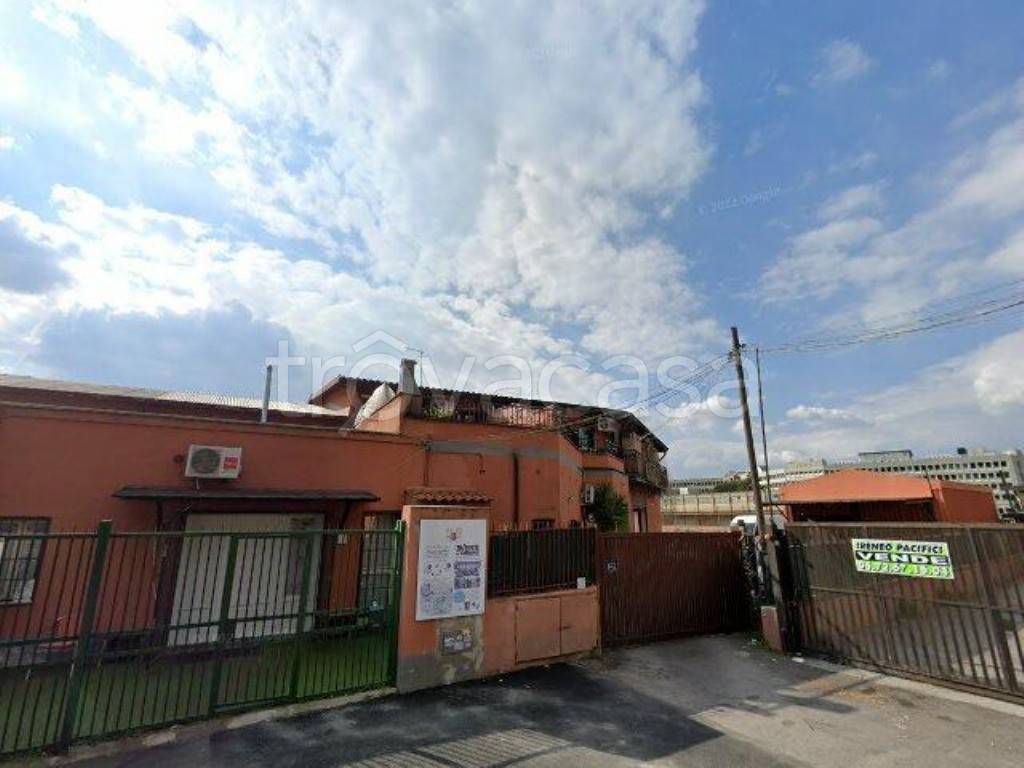 negozio in vendita a Roma in zona Casal Morena