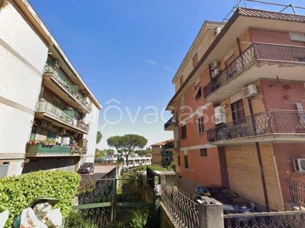 negozio in vendita a Roma in zona Torre Angela