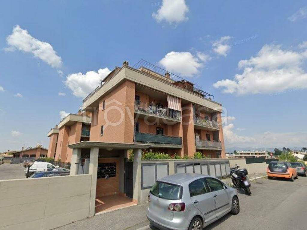 appartamento in vendita a Roma in zona Lunghezza