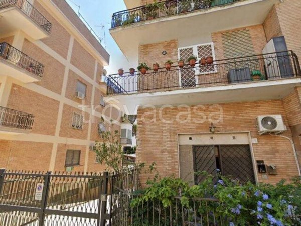 appartamento in vendita a Roma in zona Colle del Sole