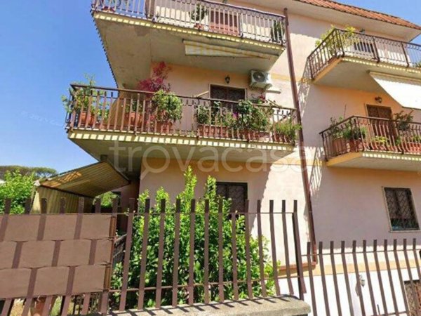 appartamento in vendita a Roma in zona Valle Muricana