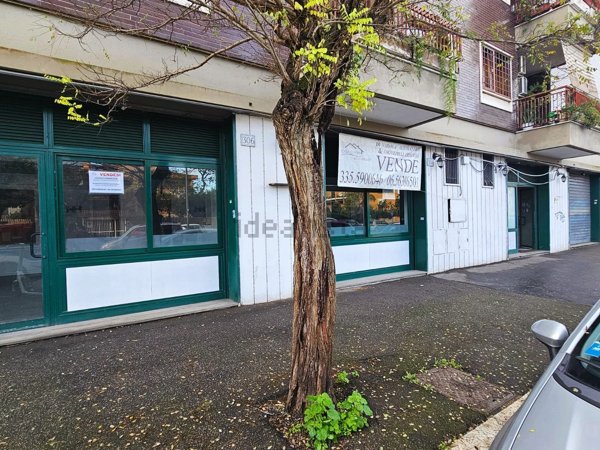 negozio in vendita a Roma in zona Ostia