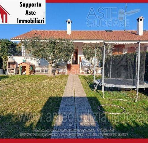 appartamento in vendita a Roma in zona Infernetto