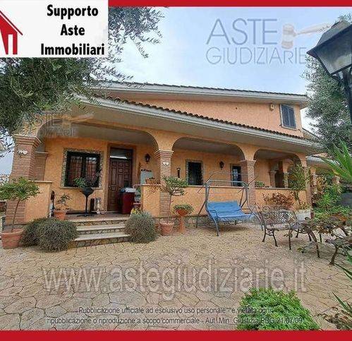 appartamento in vendita a Roma in zona Giardini di Corcolle