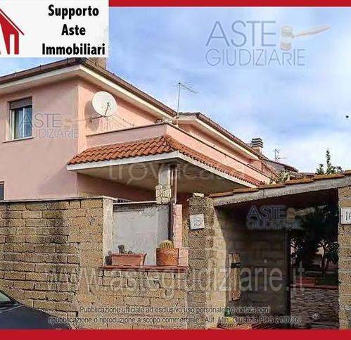 appartamento in vendita a Roma in zona Dragona/Bagnoletto