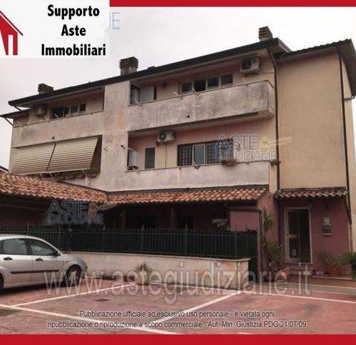 appartamento in vendita a Roma in zona Colle dei Pini