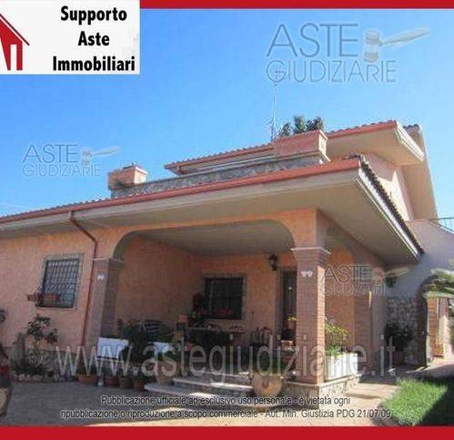 appartamento in vendita a Roma in zona Giardini di Corcolle