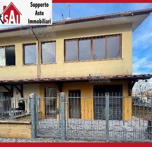 appartamento in vendita a Roma in zona Colle del Sole