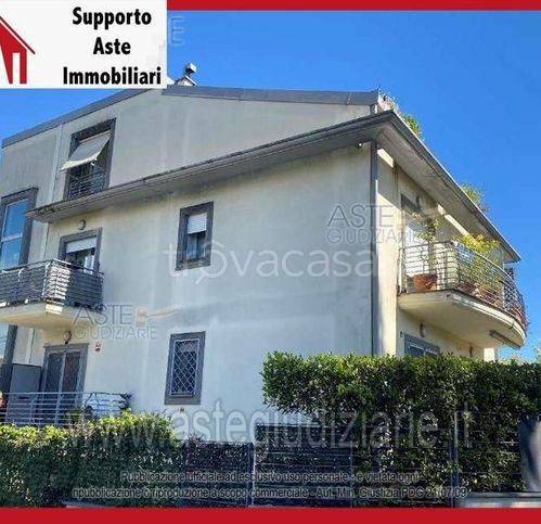 appartamento in vendita a Roma in zona Valle Muricana