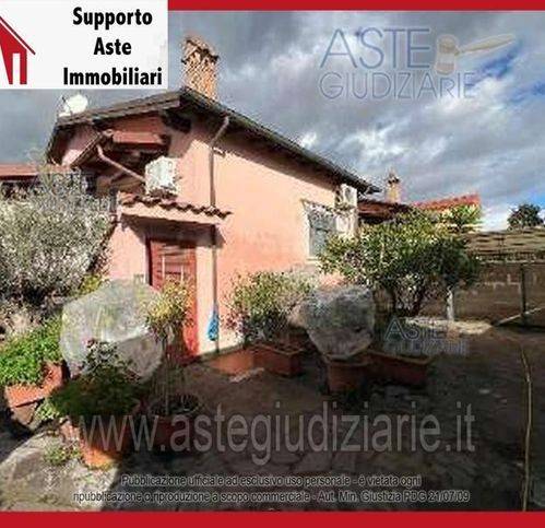 appartamento in vendita a Roma in zona Ostia Antica