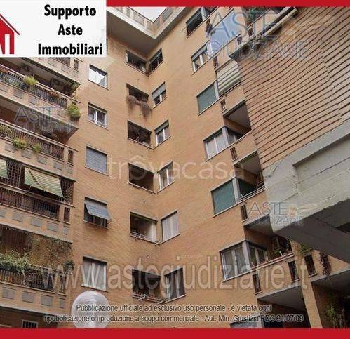 appartamento in vendita a Roma in zona Ostiense