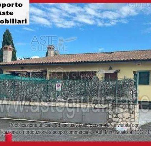 appartamento in vendita a Roma in zona Finocchio