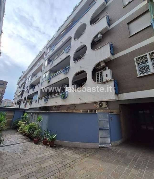 appartamento in vendita a Roma in zona Ostia