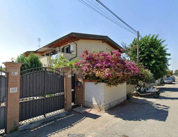 casa indipendente in vendita a Roma in zona Ostia Antica