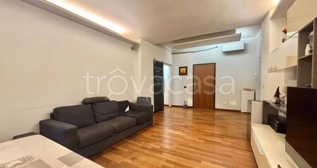 appartamento in vendita a Roma in zona Colle del Sole