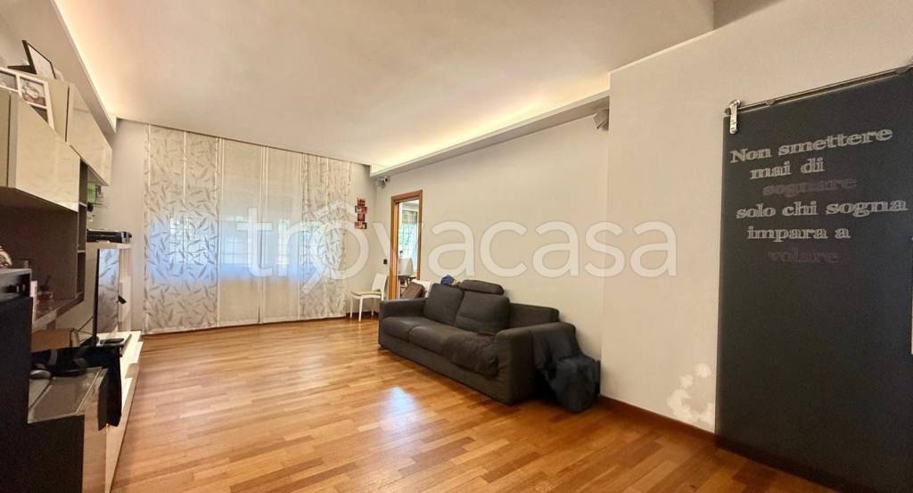 appartamento in vendita a Roma in zona Colle del Sole