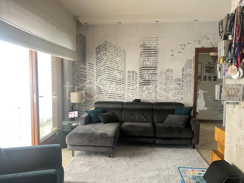 appartamento in vendita a Roma in zona Acilia