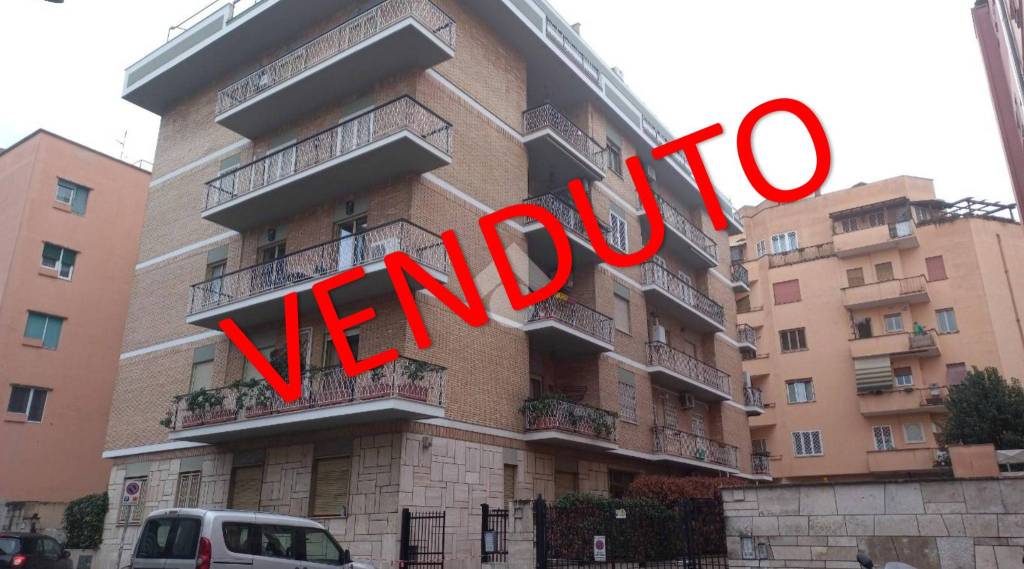 appartamento in vendita a Roma in zona Ostiense