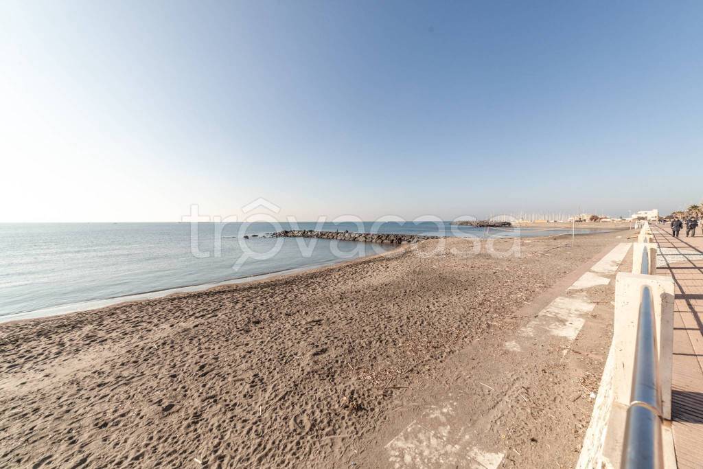 appartamento in vendita a Roma in zona Ostia