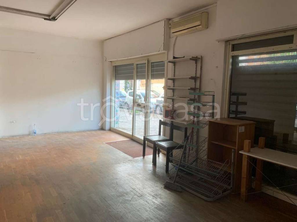 negozio in vendita a Roma in zona Primavalle