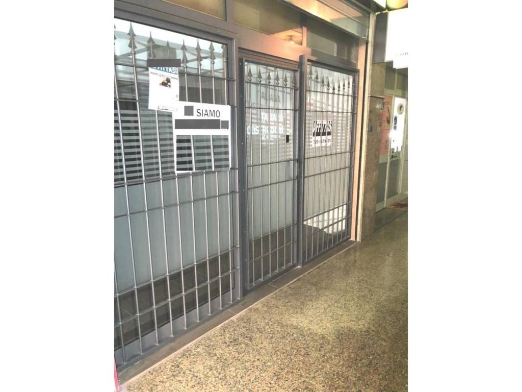 negozio in vendita a Roma in zona Cinecittà