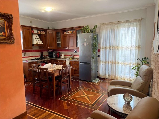 appartamento in vendita a Roma in zona Lago Regillo