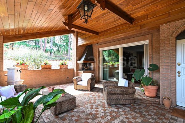 casa indipendente in vendita a Roma in zona Appio Pignatelli