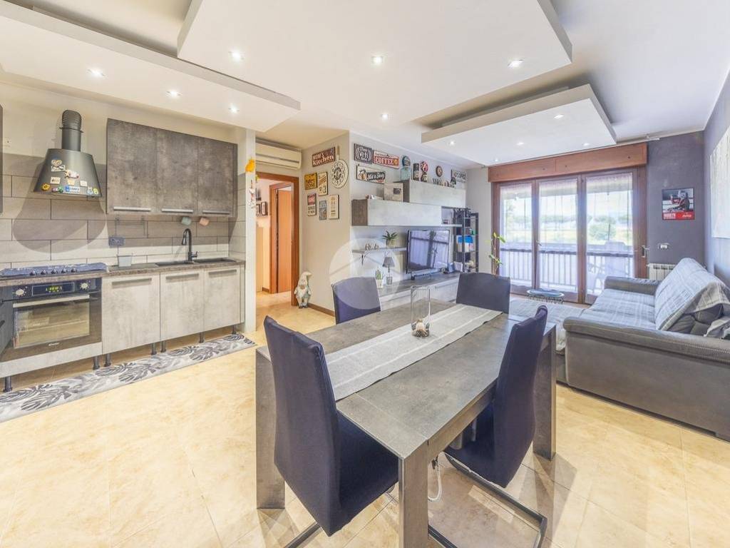 appartamento in vendita a Roma in zona Castelverde