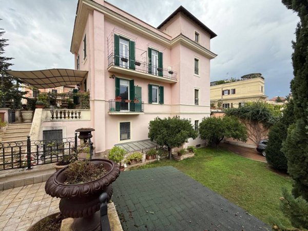 appartamento in vendita a Roma in zona Gianicolense
