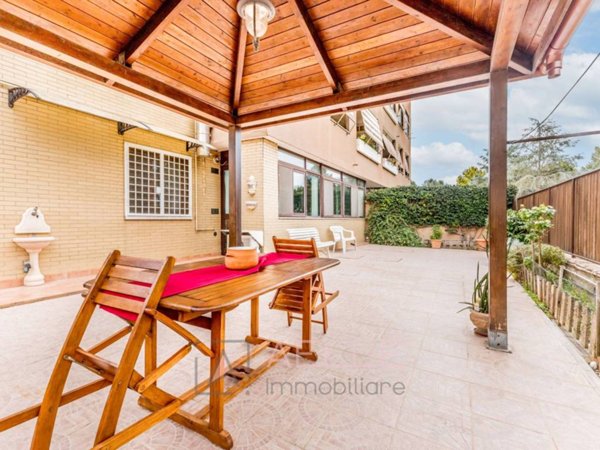 appartamento in vendita a Roma in zona Dragoncello