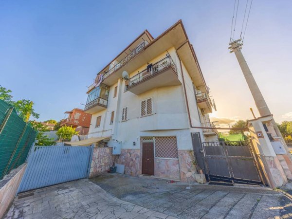 appartamento in vendita a Roma in zona Finocchio