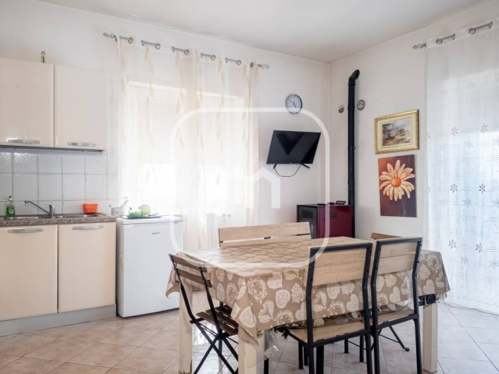 appartamento in vendita a Roma in zona Giardini di Corcolle