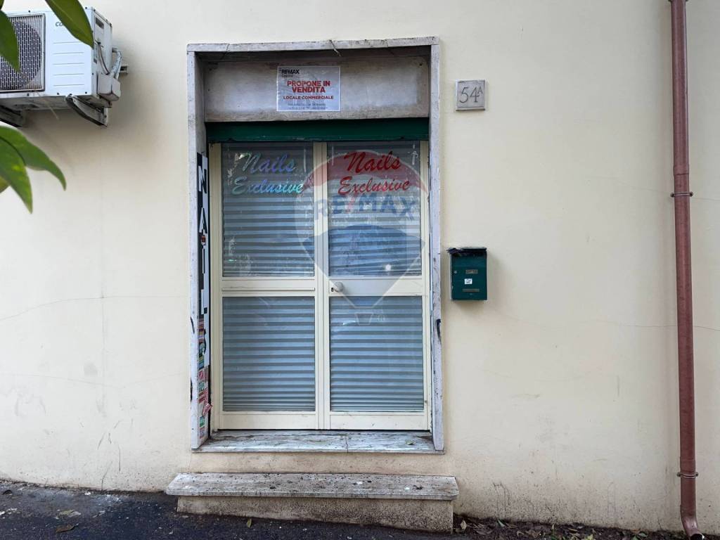negozio in vendita a Roma in zona Prenestino-Centocelle