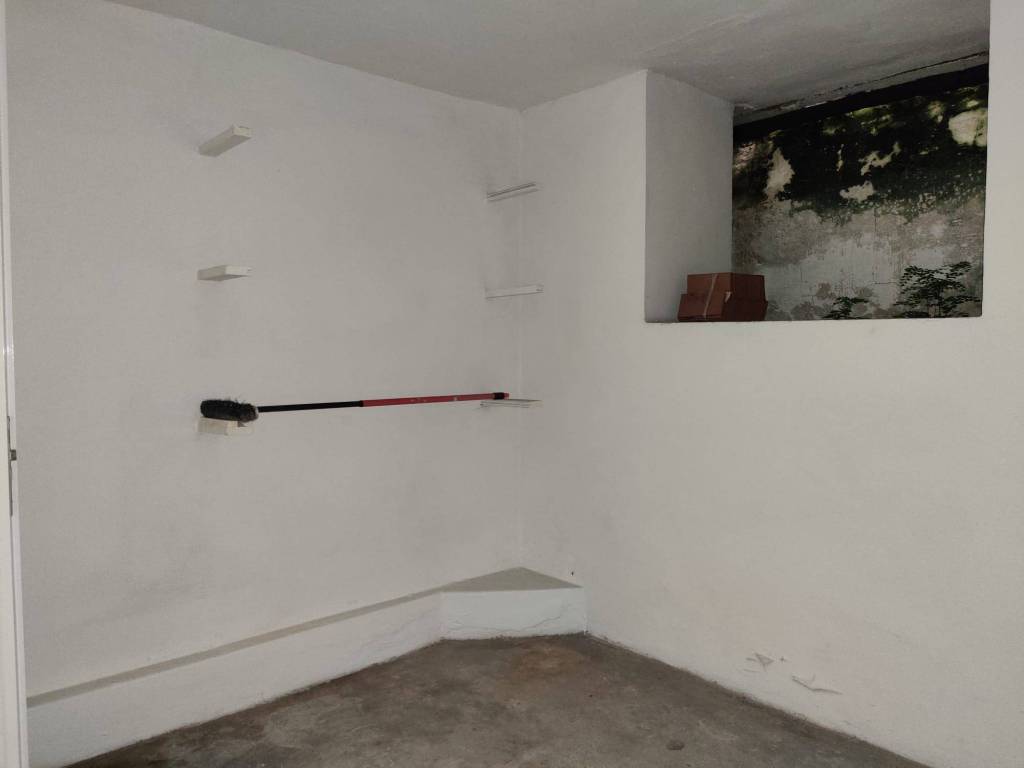 locale commerciale in vendita a Roma in zona Rione Monti/Campitelli