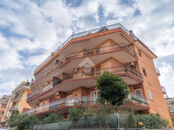 appartamento in vendita a Roma in zona Corviale