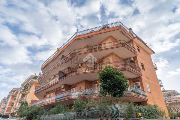 appartamento in vendita a Roma in zona Corviale