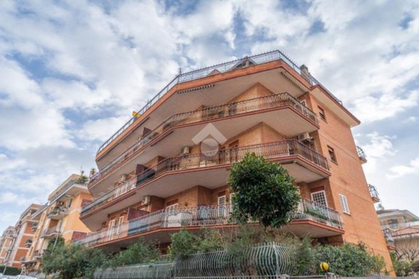 appartamento in vendita a Roma in zona Corviale