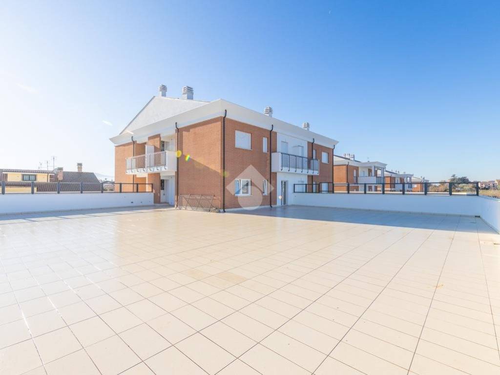 appartamento in vendita a Roma in zona Castelverde