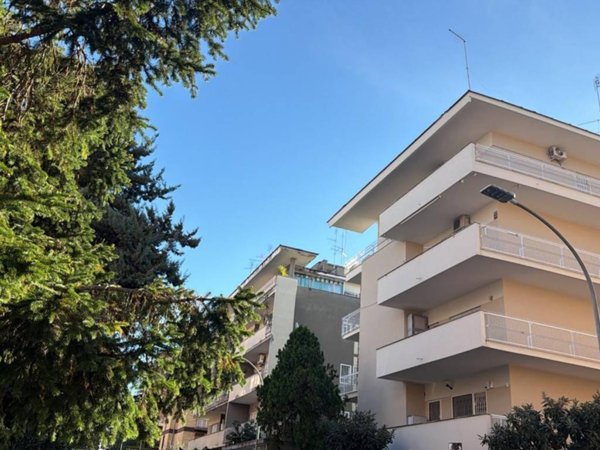 appartamento in vendita a Roma in zona Ostiense