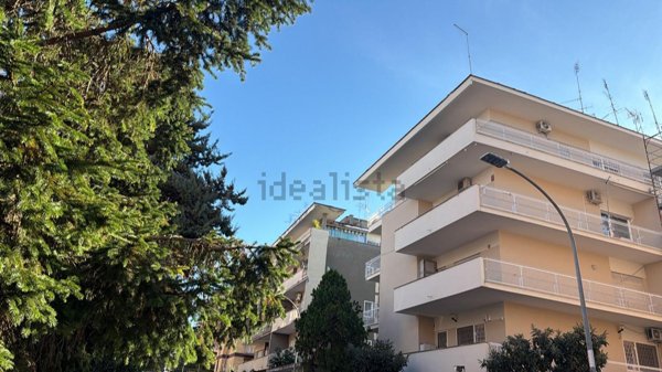 appartamento in vendita a Roma in zona Ostiense
