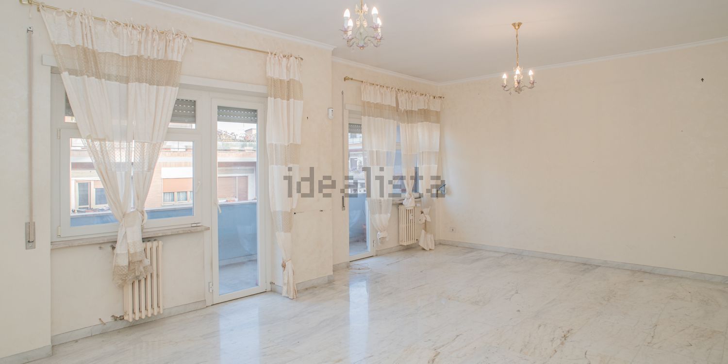 appartamento in vendita a Roma in zona Ostiense