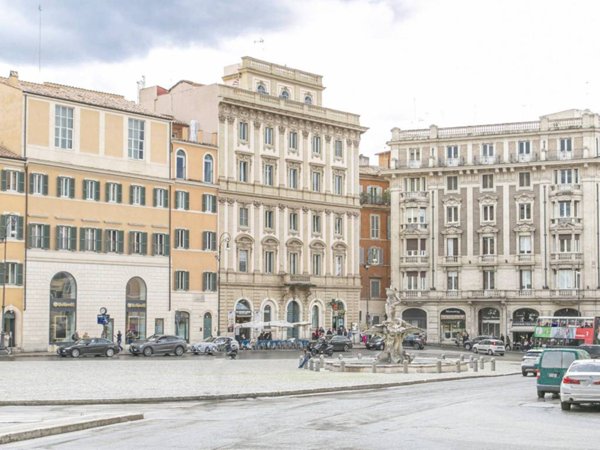 negozio in vendita a Roma in zona Trevi-Colonna