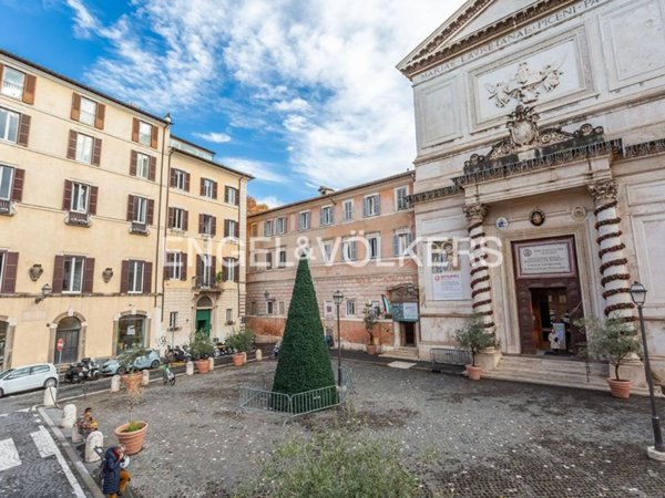appartamento in vendita a Roma in zona Parione/Sant'Eustachio