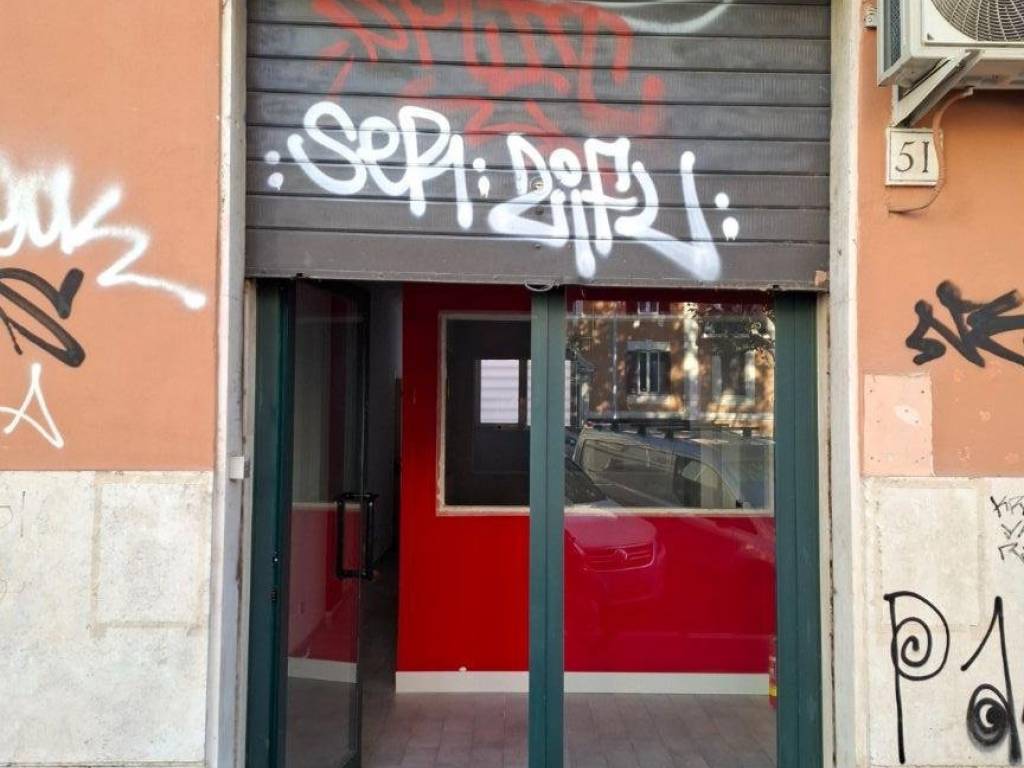 negozio in vendita a Roma in zona Appio Latino