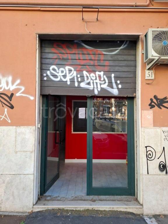 negozio in vendita a Roma in zona Appio Latino