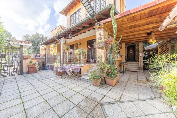 casa indipendente in vendita a Roma in zona Lunghezza