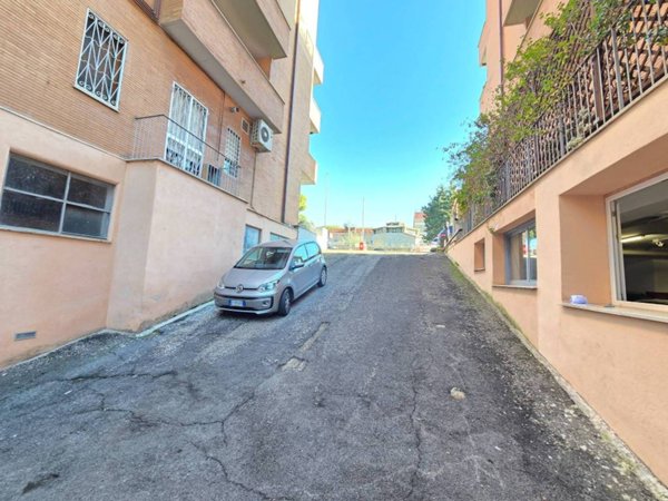 negozio in vendita a Roma in zona Trionfale