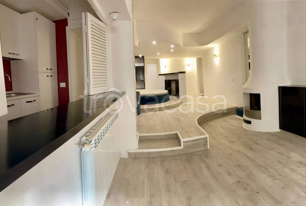 appartamento in vendita a Roma in zona Tomba di Nerone