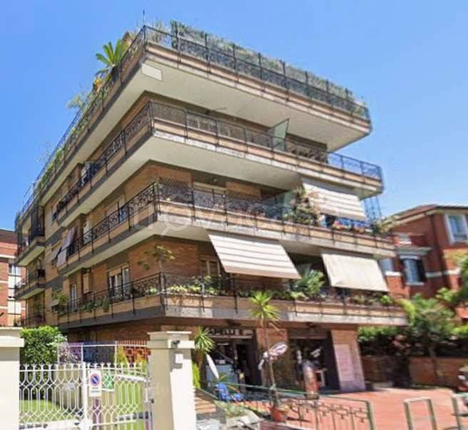 appartamento in vendita a Roma in zona Tuscolano