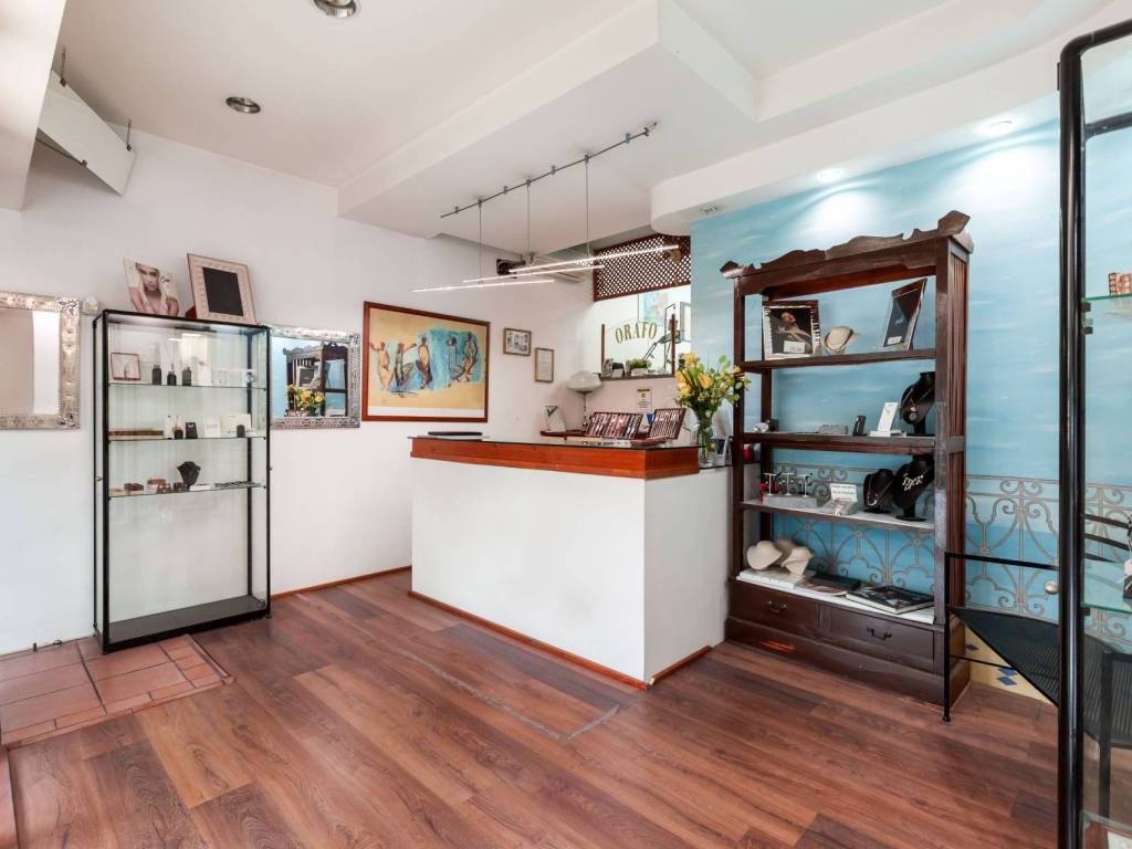 negozio in vendita a Roma in zona Ostiense